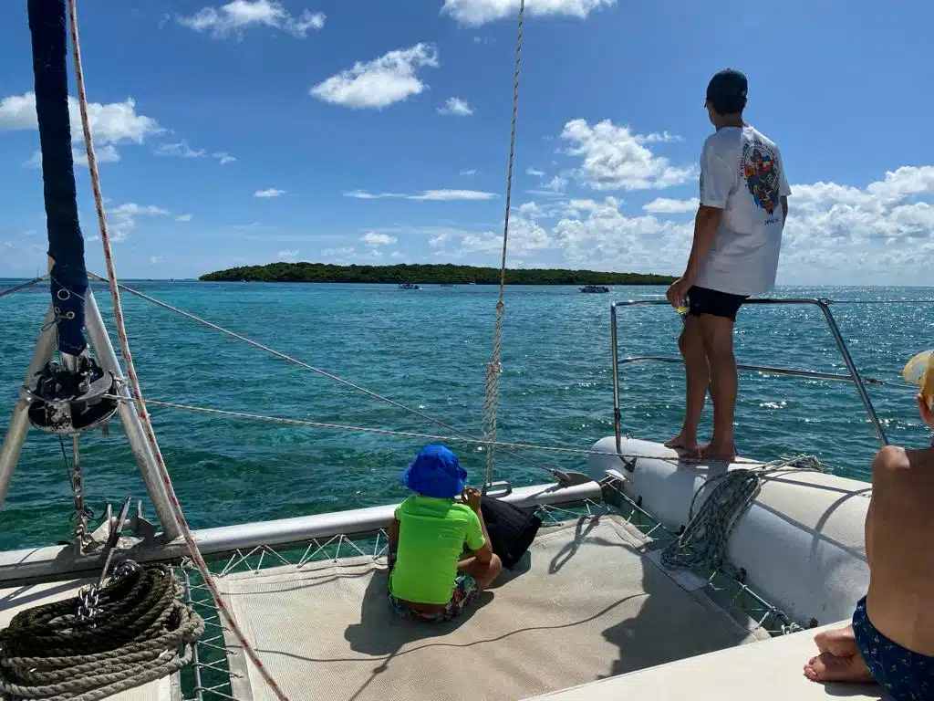 en route vers l'ile aux cerfs en catamaran