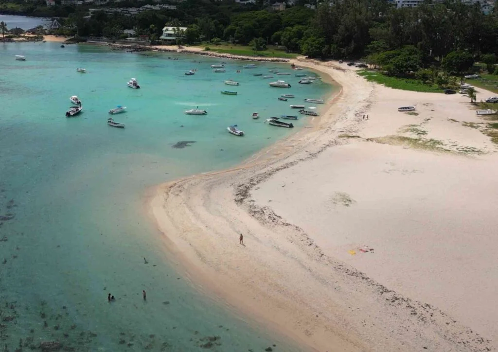 plage de flic en flac - la passe