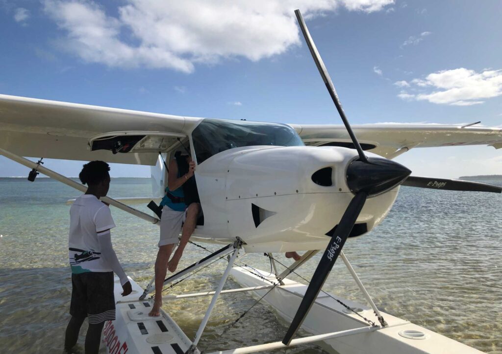 Embarquement dans l'hydravion