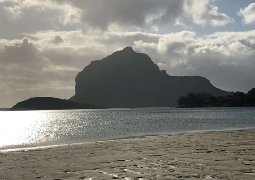 Le morne vu de la prairie