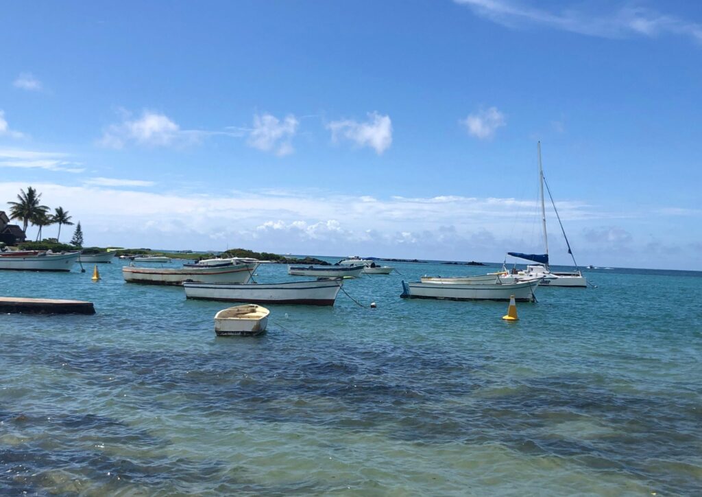 bateau sur le lagon de cap malheureux