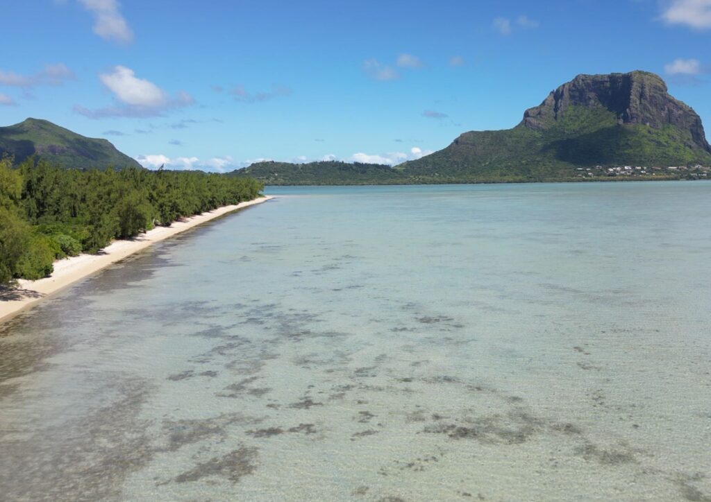 plage de l'ile aux bénitiers