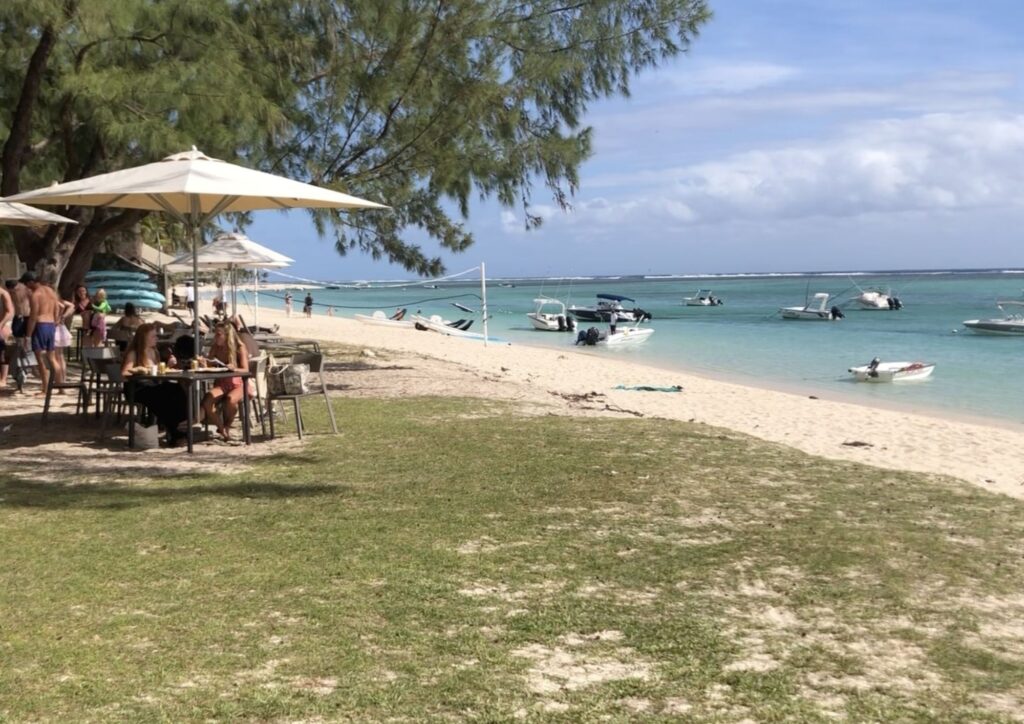 embafilao sur la plage du morne