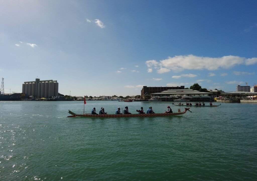 Un bateau dragon au Caudan à Port-Louis