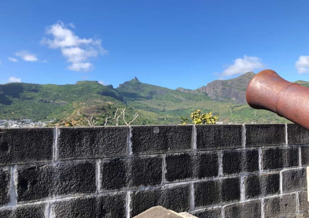 les montages qui entourent la citadelle