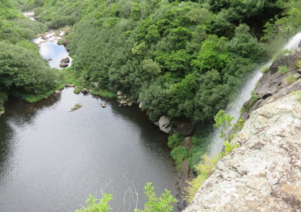 bassin du haut de la plus grande cascade de Tamarind falls