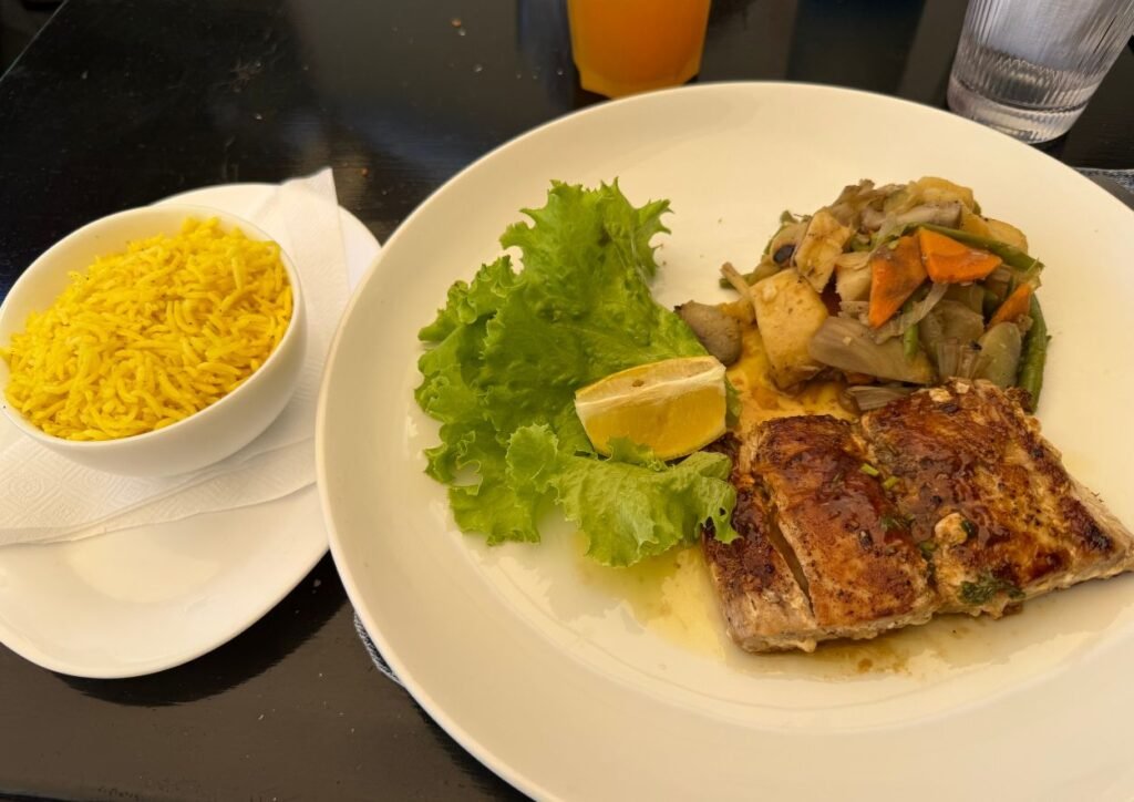 filet de dorade grillée au restaurant chez tino