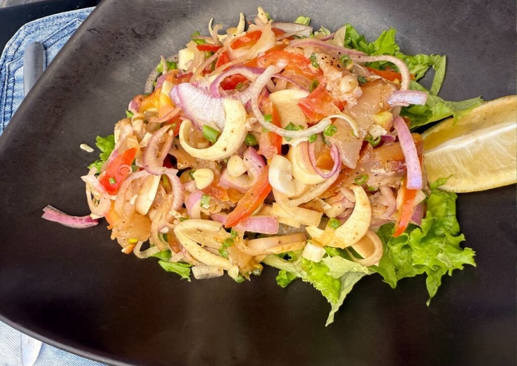 salade de palmiste et marlin au restaurant chez tino