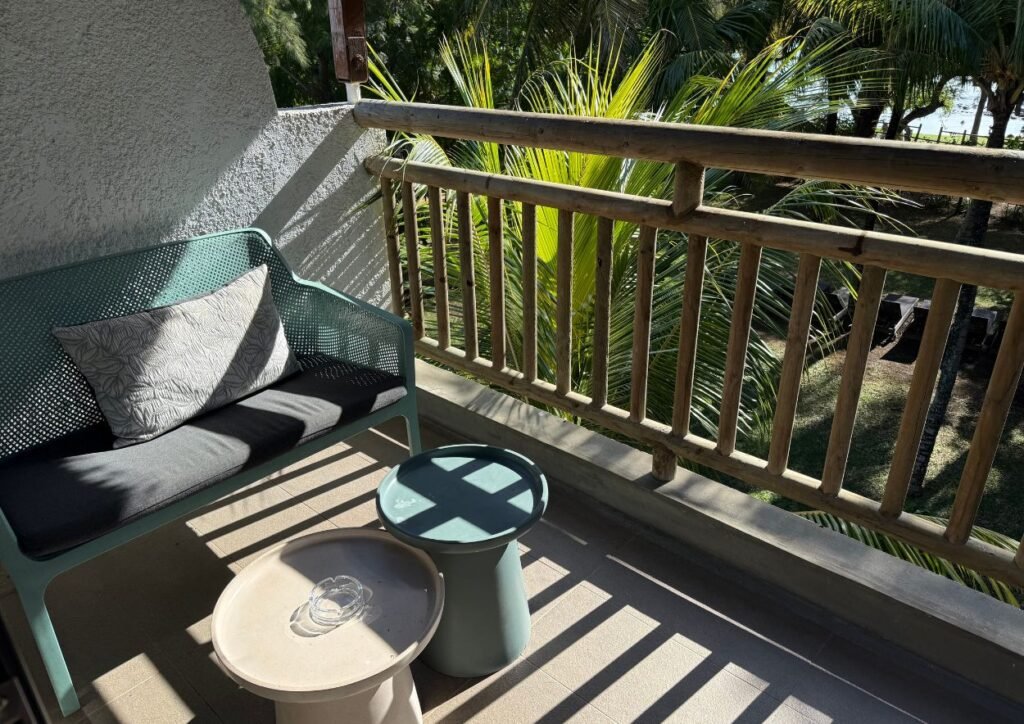 la terrasse de notre chambre à l'hotel coin de mire attitude