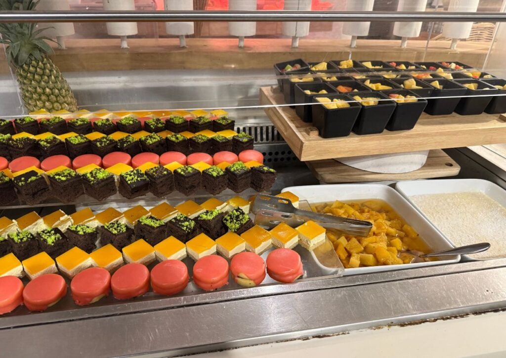 une sélection de dessert au buffet du coin mire attitude